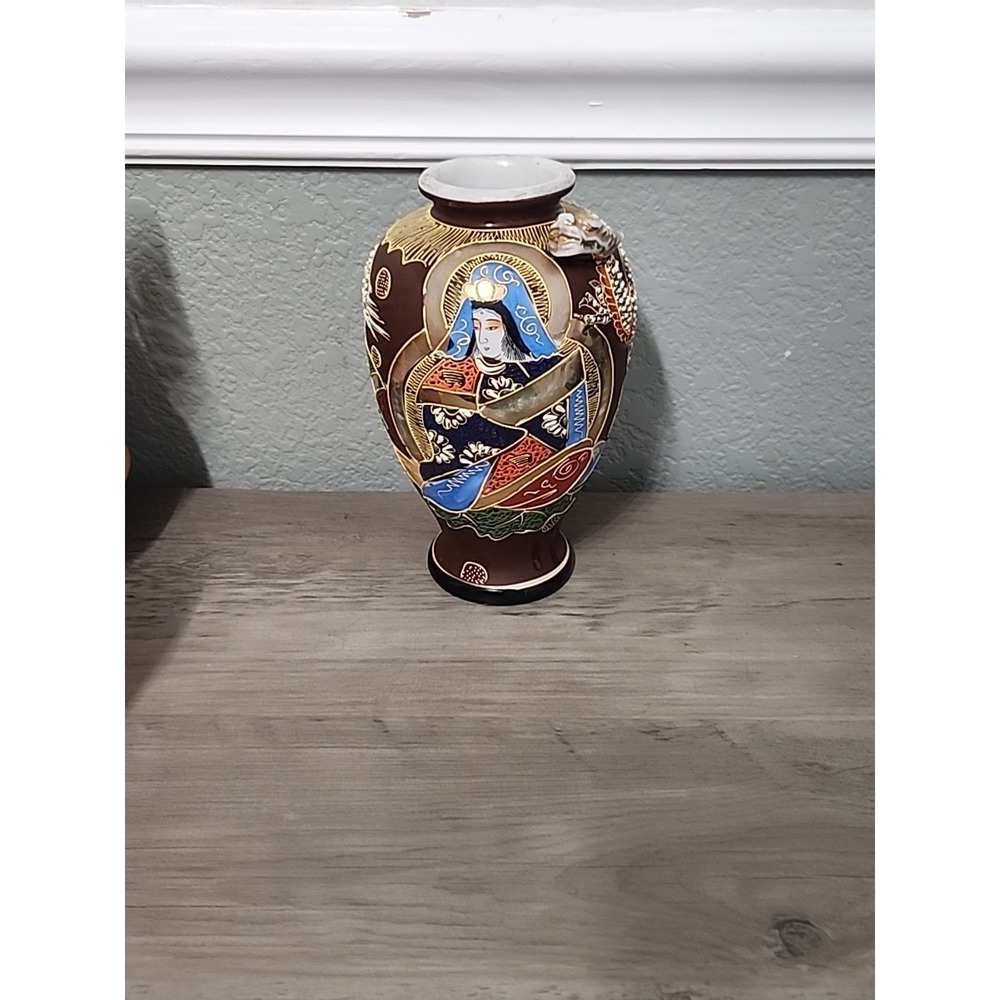 Vtg Japanese Satsuma Moriage Raised Dragon Hand Painted Vase 8.5" x  3.5"‎ Read